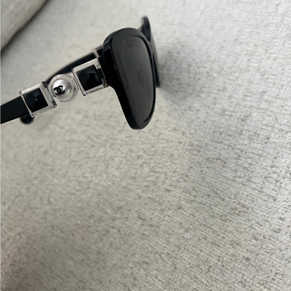 Chanel sunglasses worn one time - Picture 8 of 9